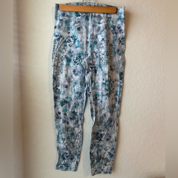 Lululemon Unlimit High-Rise Tight 25" in Kaleidofloral Multi ~ Size 10 - Picture 3 of 7